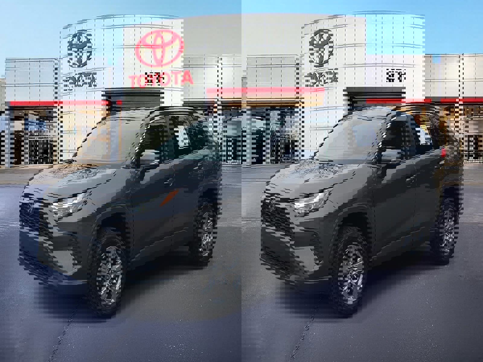 Used 2024 Toyota RAV4 XLE image 1