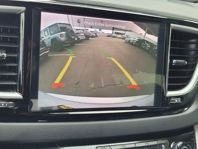 Used 2024 Chrysler Pacifica Touring-L image 10