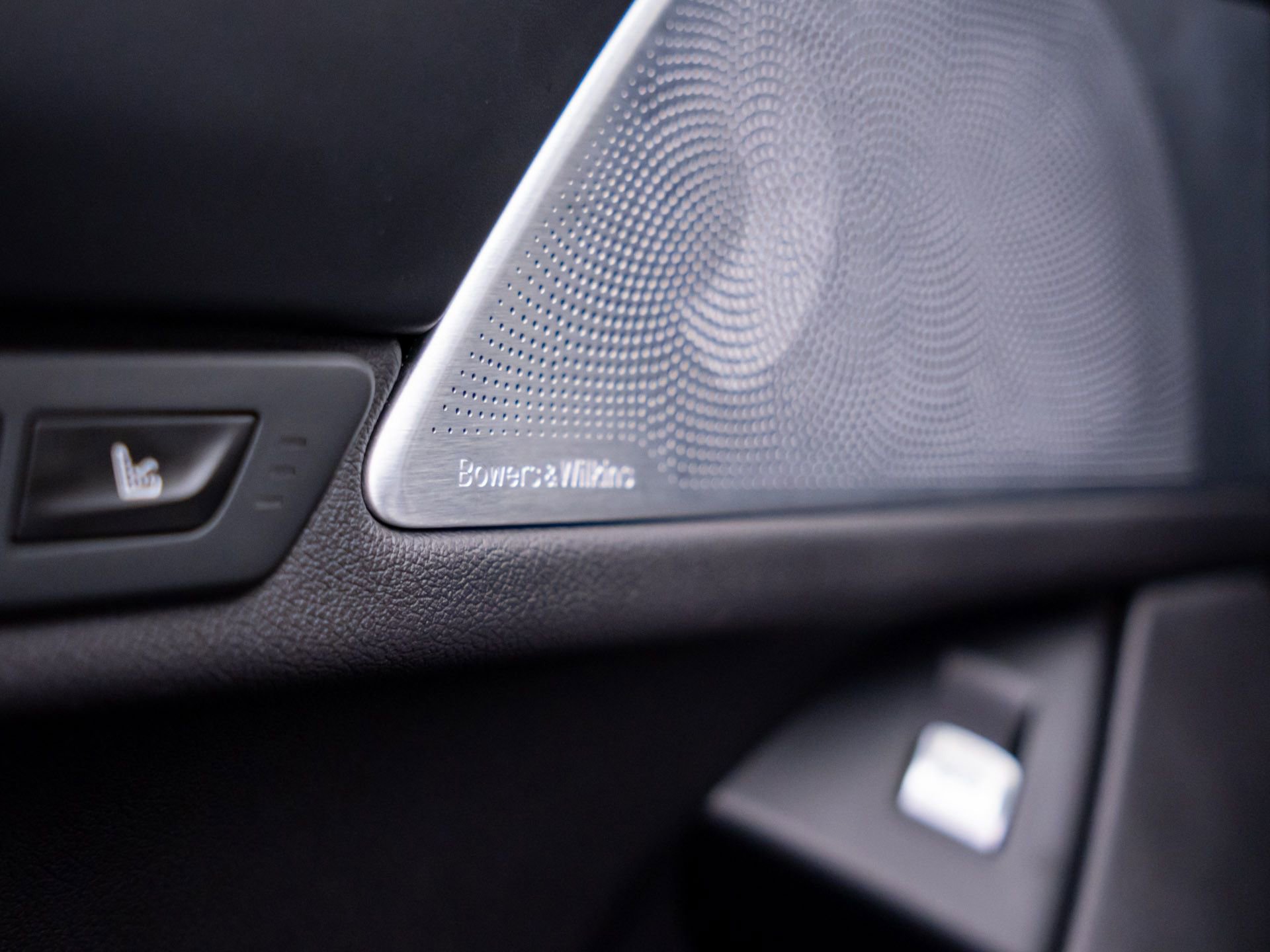 Used 2022 BMW M760i xDrive image 14