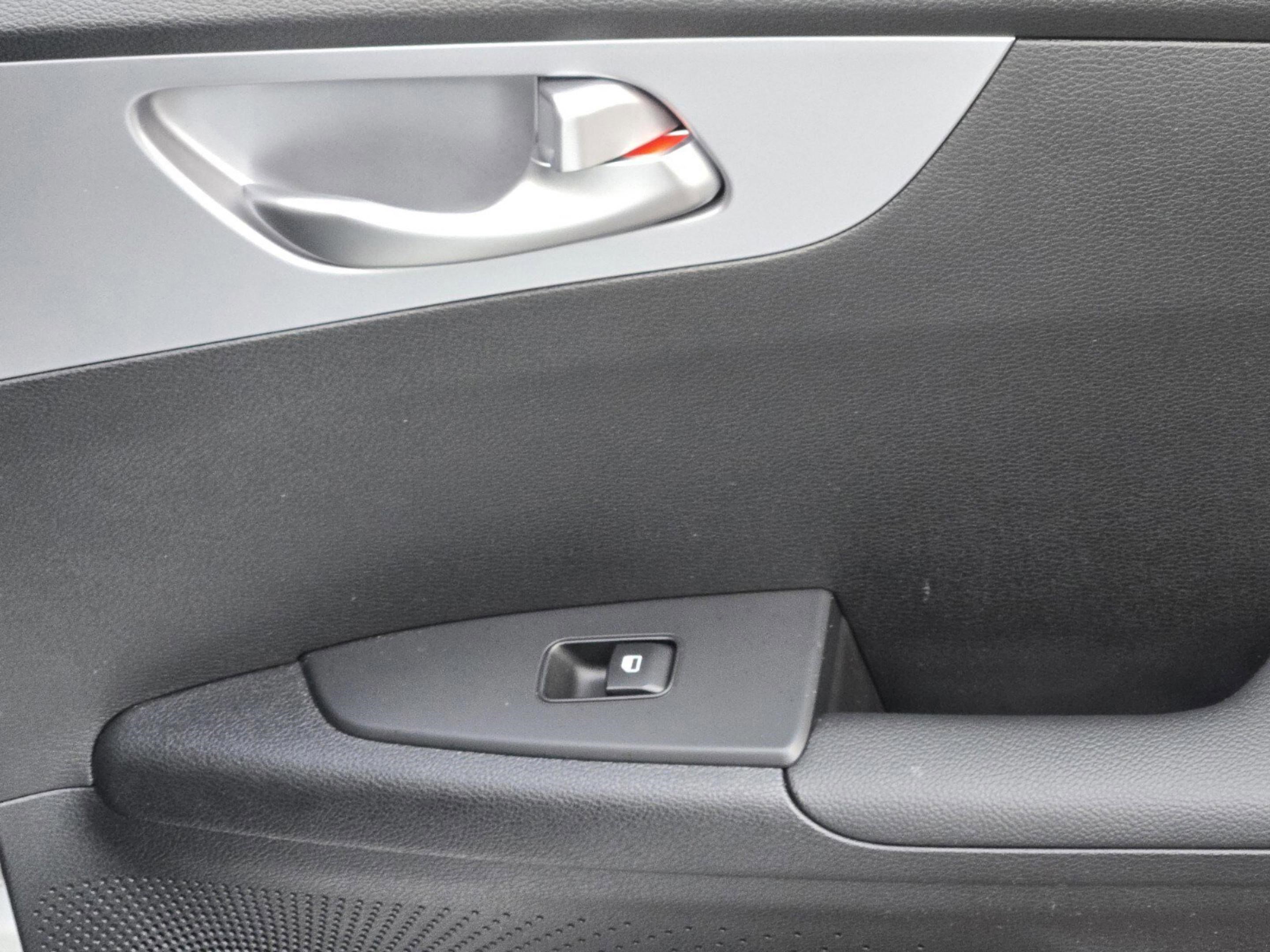 Used 2023 Kia Forte LXS w/ LXS Technology Package image 21