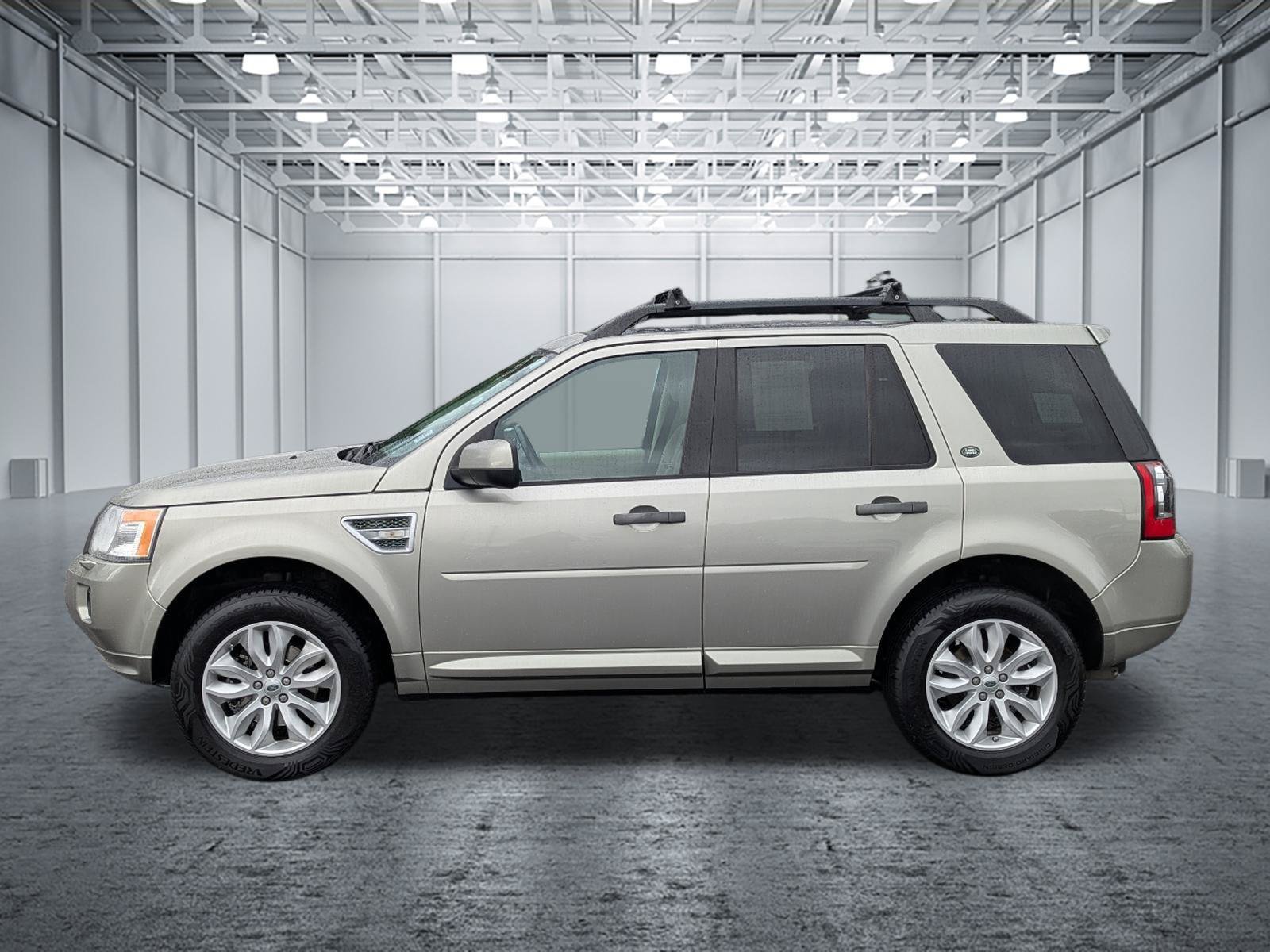 Used 2012 Land Rover LR2 HSE w/ Climate Comfort Pkg AWD/4WD image 2