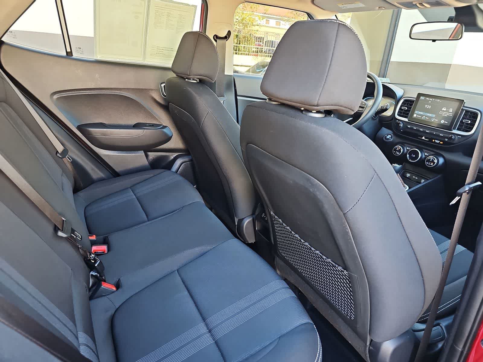 Used 2025 Hyundai Venue SEL FWD image 16