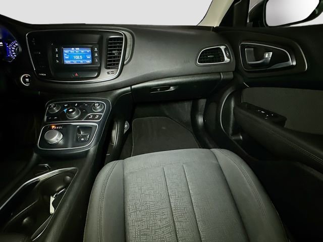 Used 2016 Chrysler 200 Limited image 30