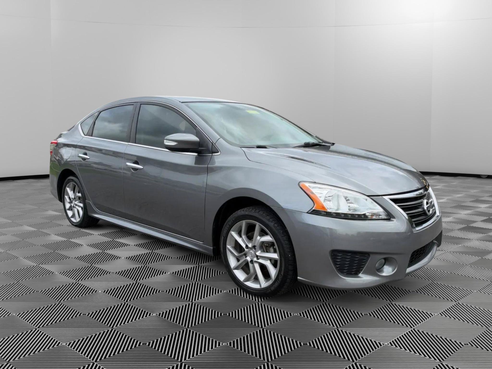 Used 2015 Nissan Sentra SR w/ Navigation Package FWD image 2