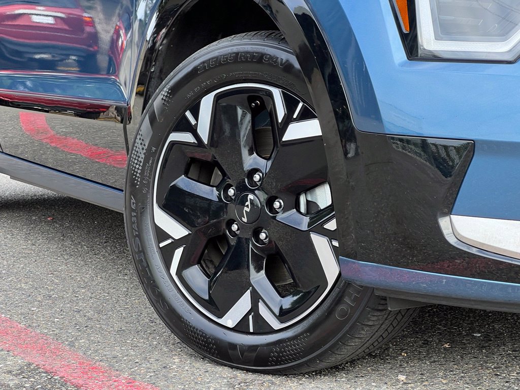 Certified 2024 Kia Niro Wind w/ Wind Preserve Package FWD image 2
