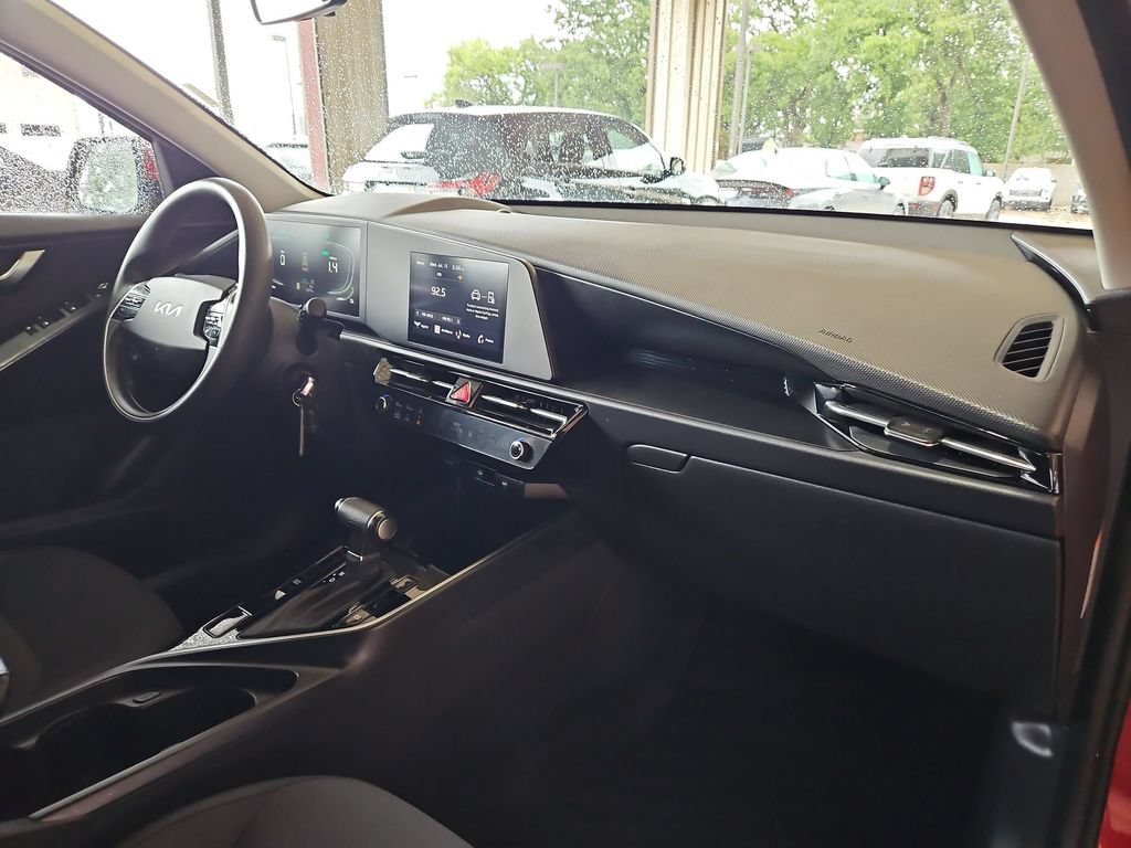 Used 2025 Kia Niro LX FWD image 32