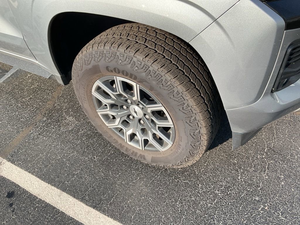 Used 2024 Chevrolet Colorado Z71 w/ Z71 Convenience Package 2 AWD/4WD image 2