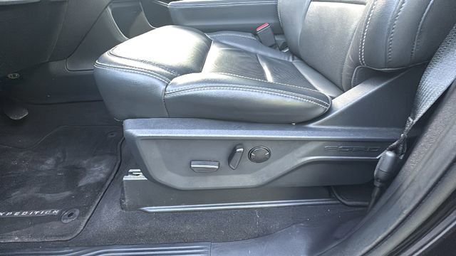 Used 2025 Ford Expedition Platinum AWD/4WD image 28