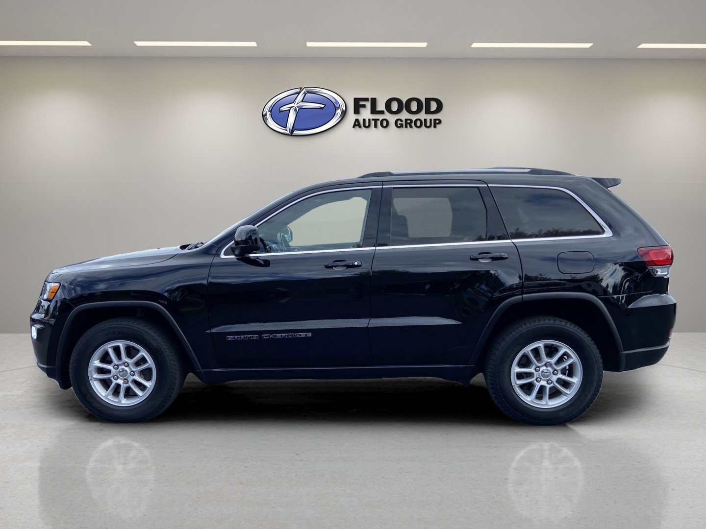 Used 2020 Jeep Grand Cherokee Laredo image 5