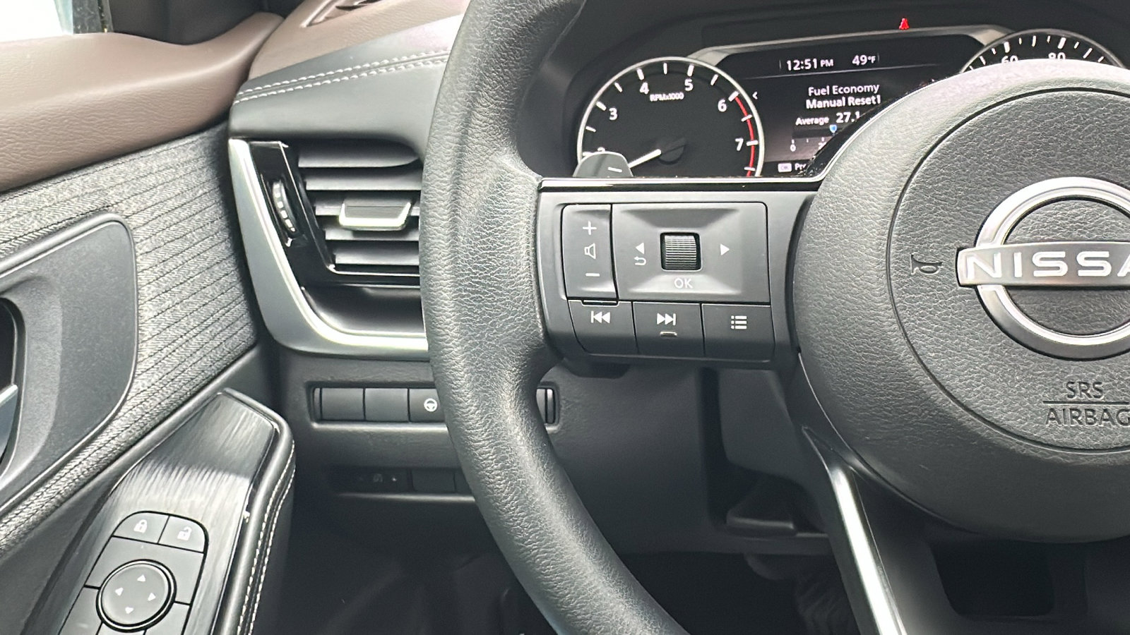 Certified 2022 Nissan Rogue SV image 14