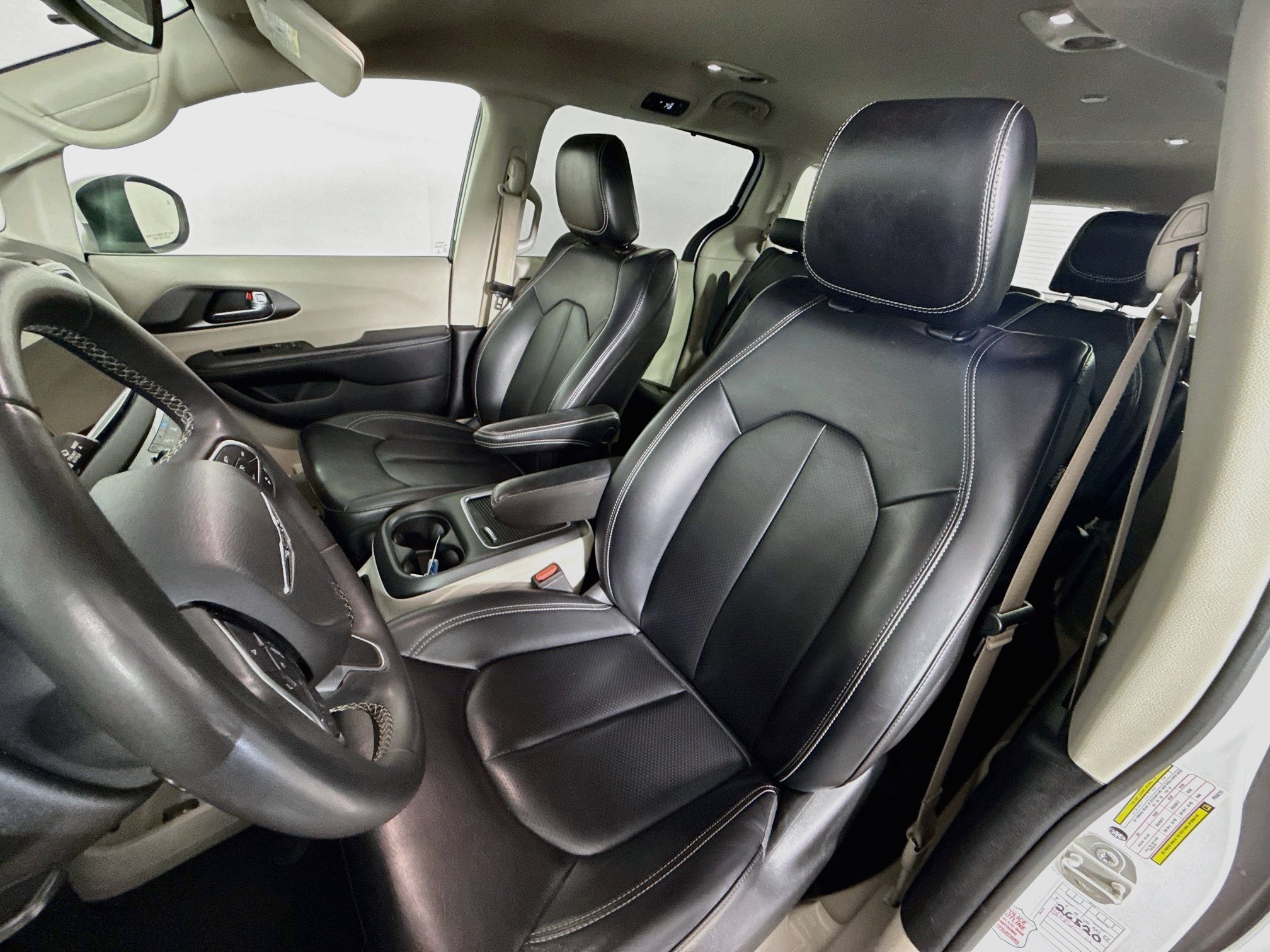 Used 2023 Chrysler Pacifica Touring-L FWD image 22