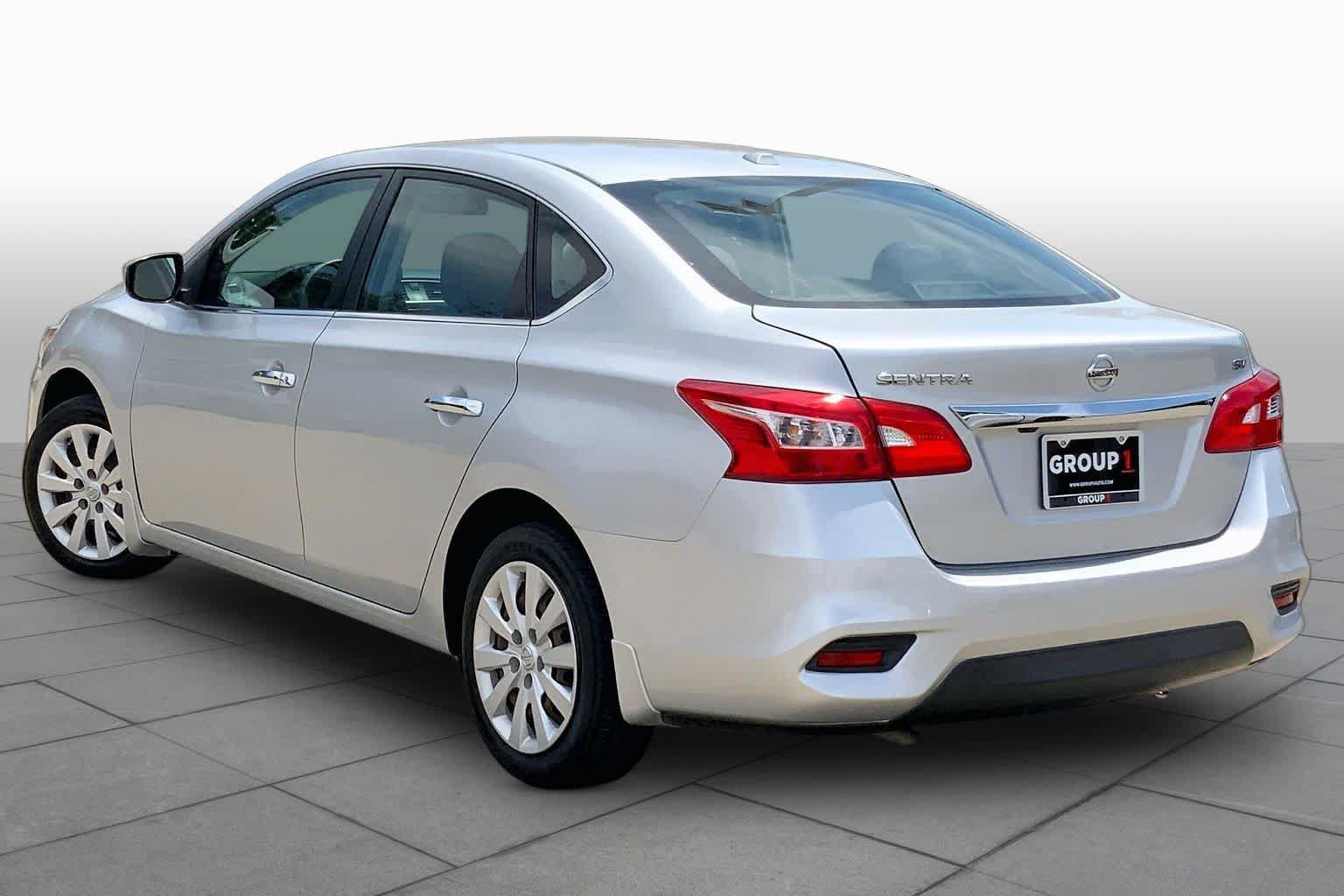 Used 2016 Nissan Sentra SV FWD image 12