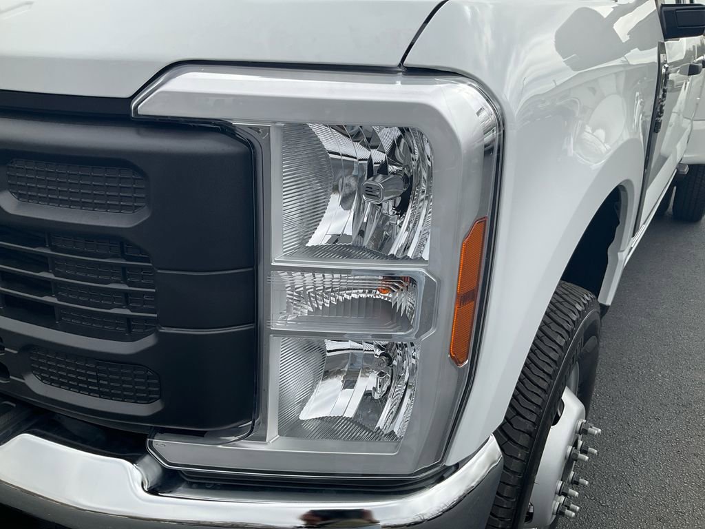 New 2026 Ford F350 XL image 9