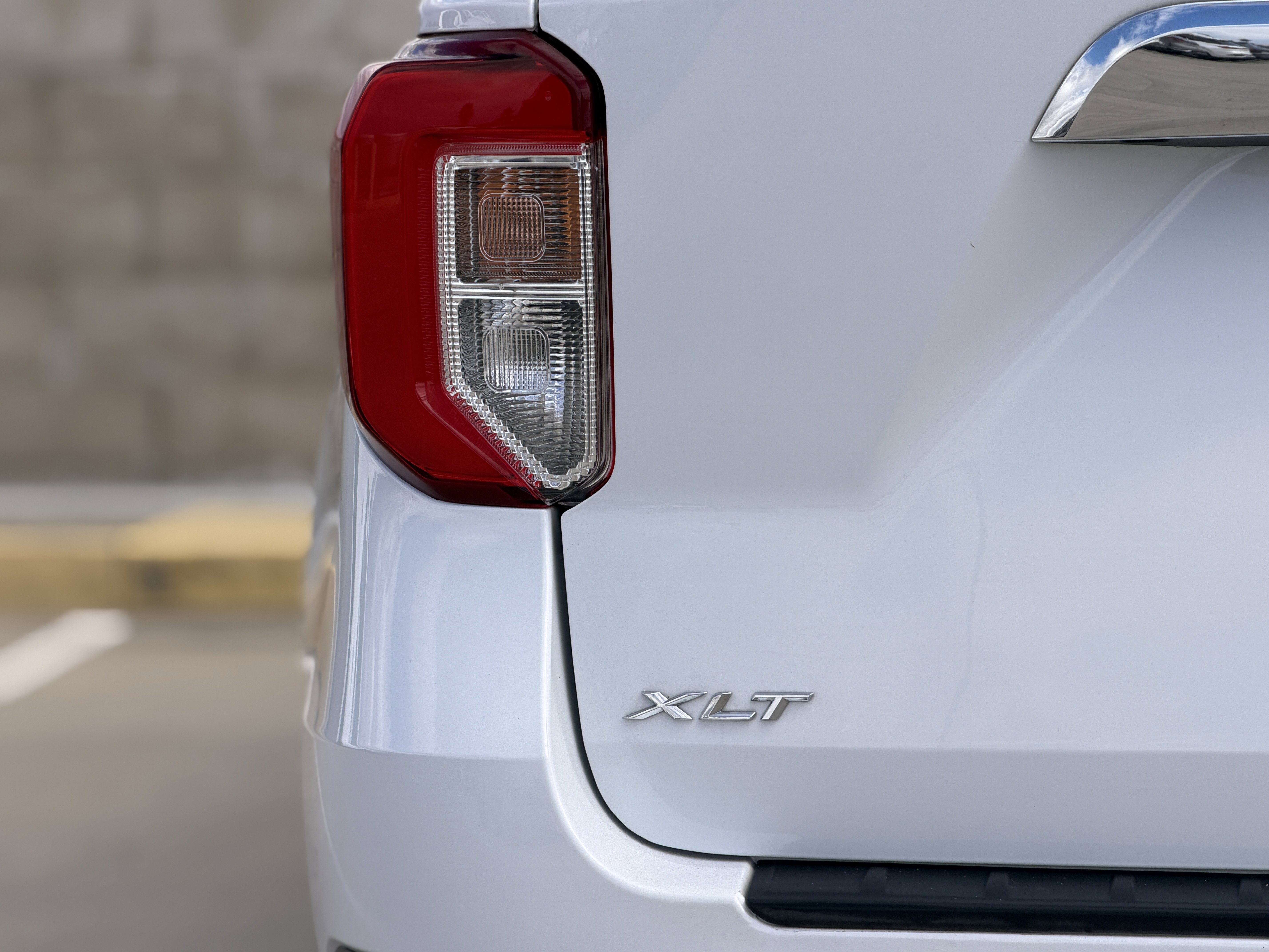 Used 2020 Ford Explorer XLT w/ Equipment Group 202A RWD image 10