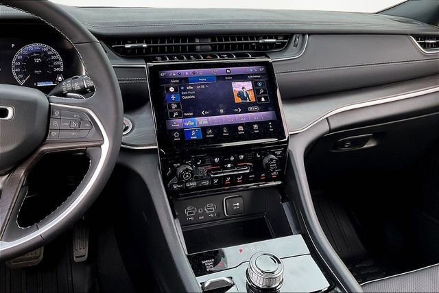 Used 2025 Jeep Grand Cherokee L Limited w/ Luxury Tech Group II image 9