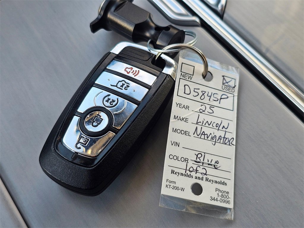 Used 2025 Lincoln Navigator L Reserve image 33