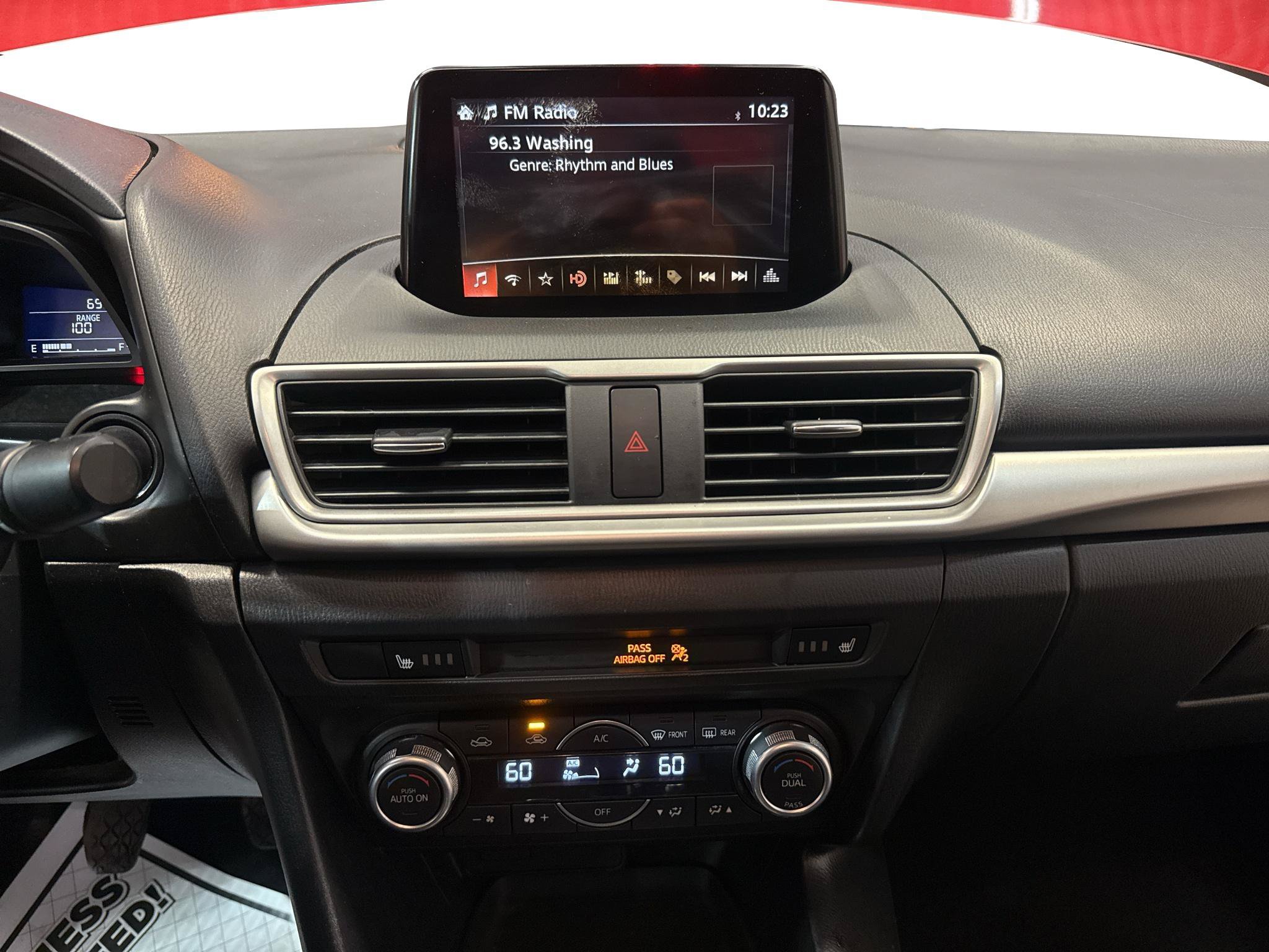 Used 2018 MAZDA MAZDA3 Touring FWD image 14