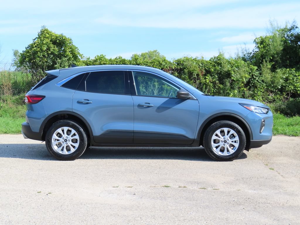 Used 2024 Ford Escape Active AWD/4WD image 2