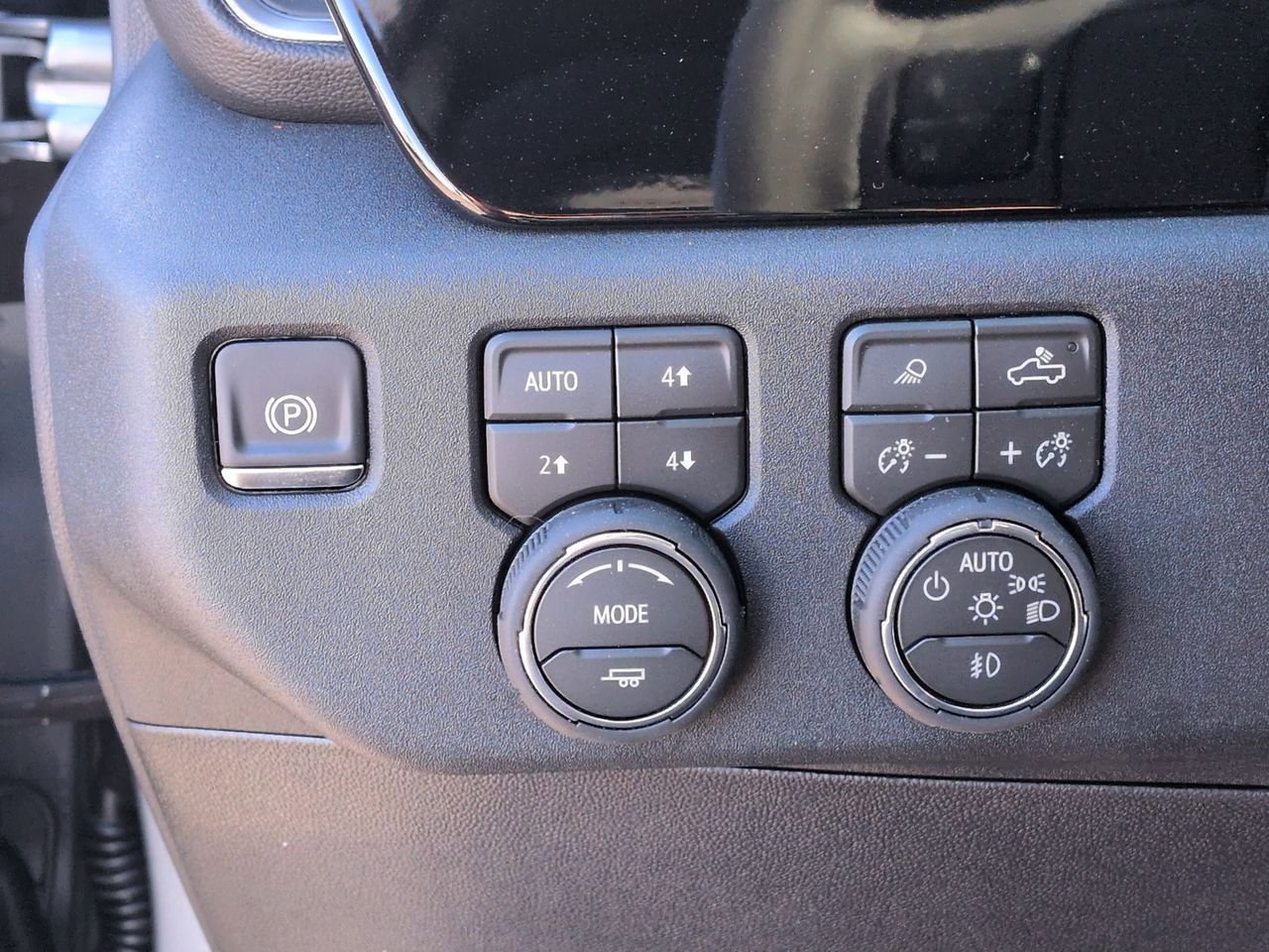 New 2026 Chevrolet Silverado 2500 LTZ w/ LTZ Plus Package AWD/4WD image 18