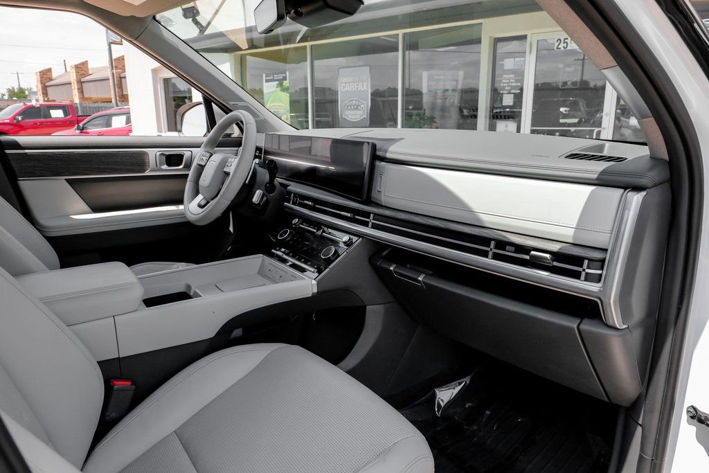 Used 2024 Hyundai Santa Fe Limited image 12