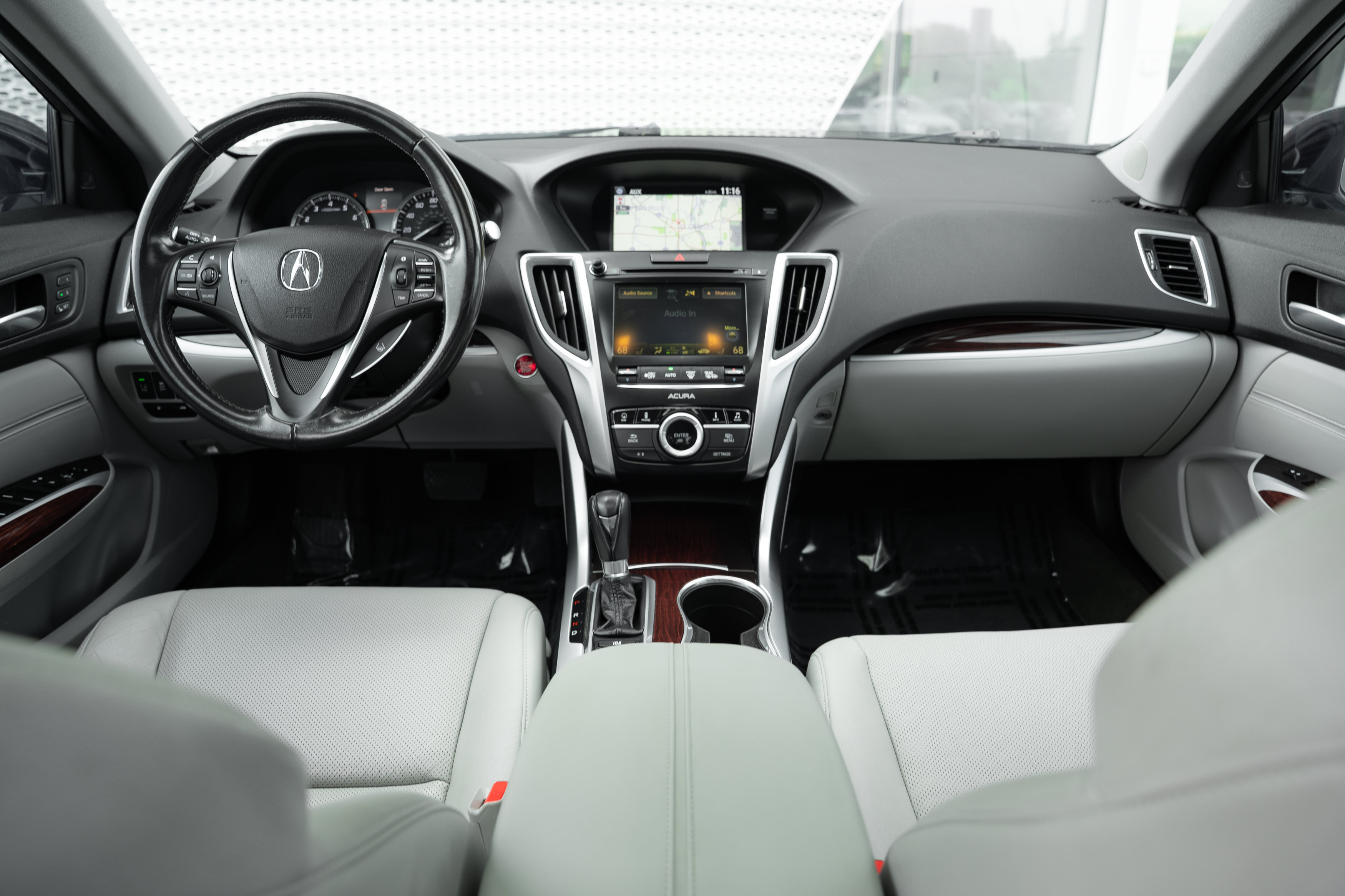Used 2015 Acura TLX w/ Technology Package FWD image 8
