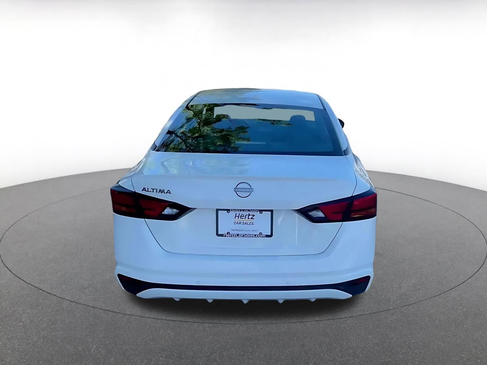 Used 2025 Nissan Altima 2.5 SV FWD image 12