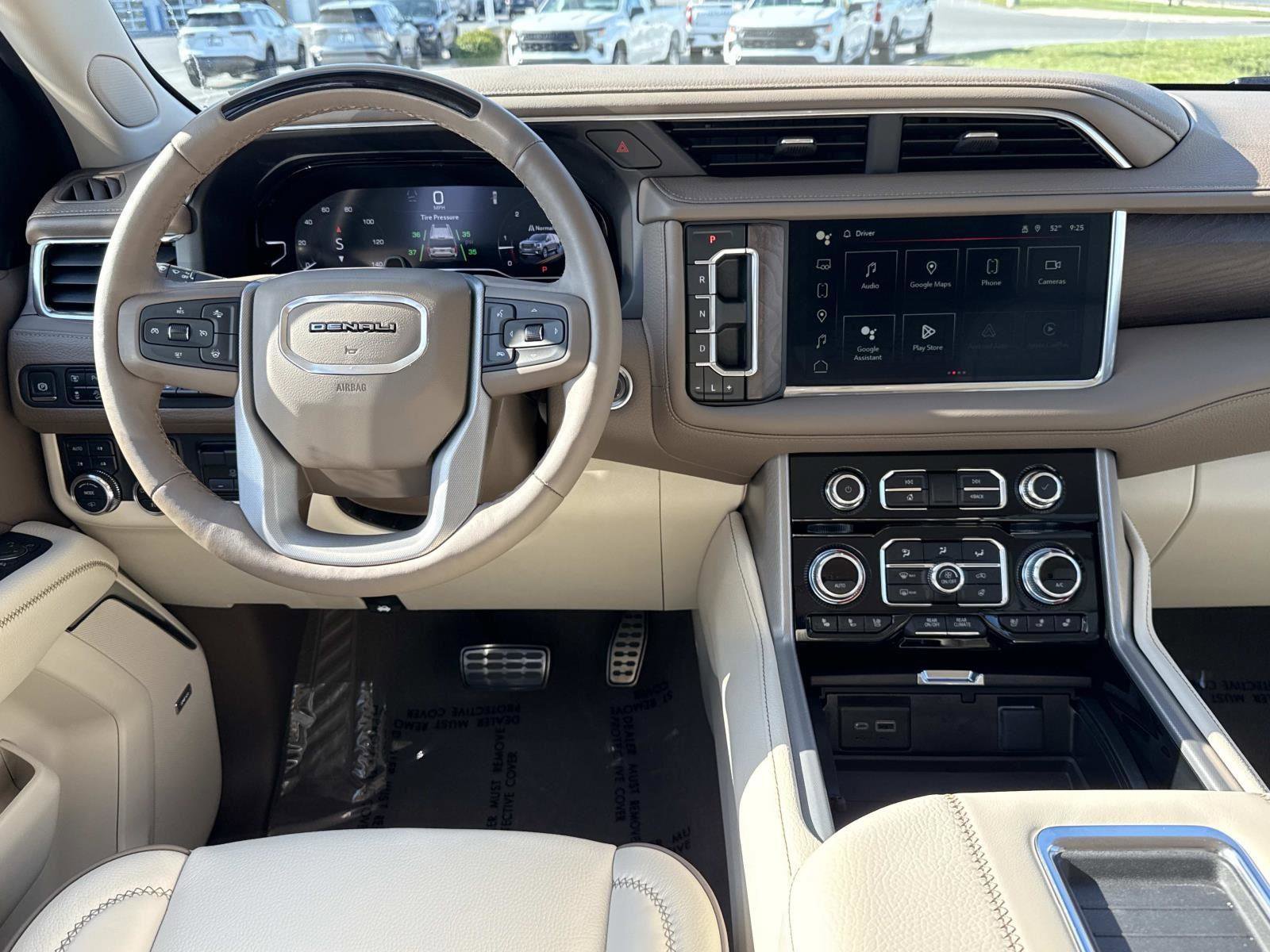 Used 2024 GMC Yukon XL Denali w/ Advanced Technology Package AWD/4WD image 2