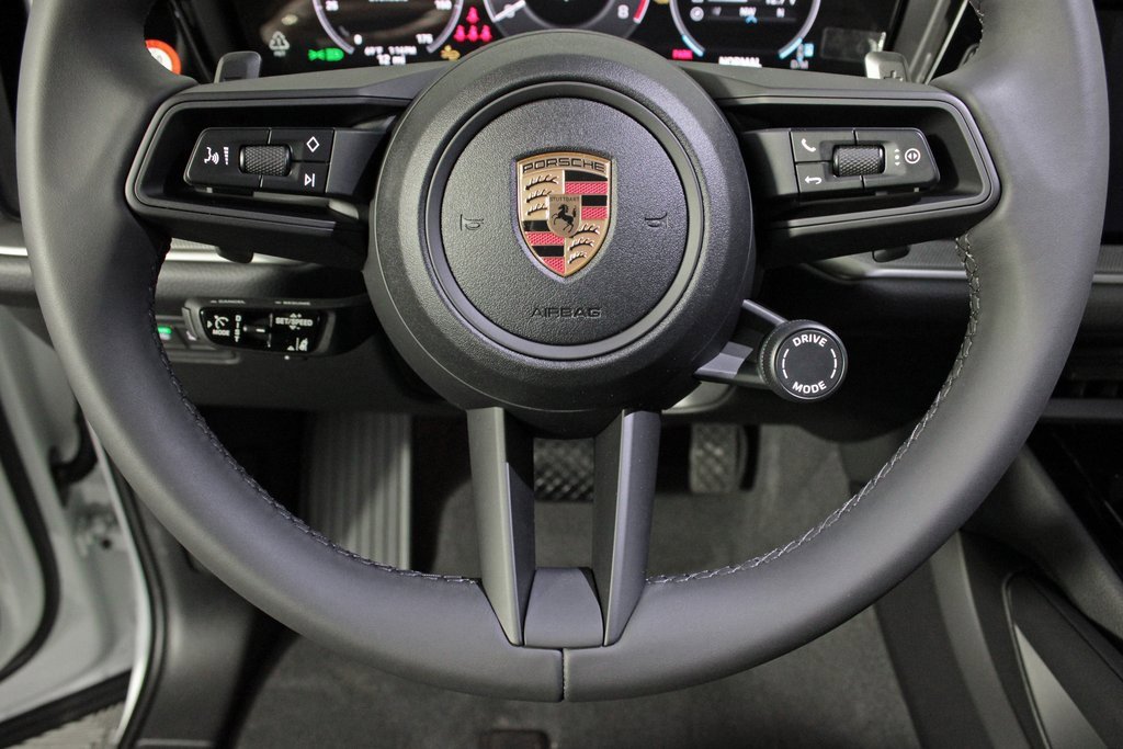 Used 2025 Porsche Cayenne image 23