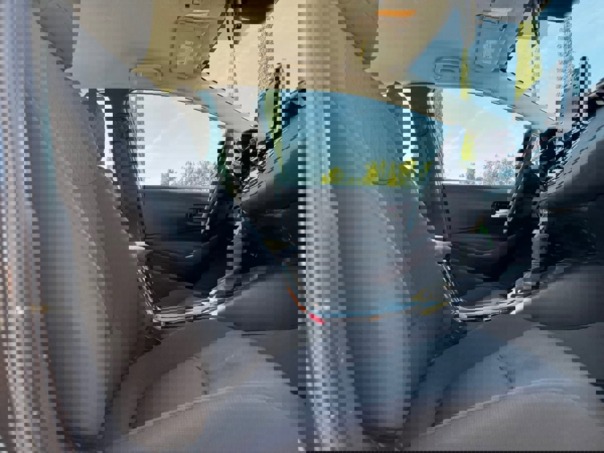 Used 2021 Toyota Corolla LE w/ Carpet Mat Package (TMS) image 19