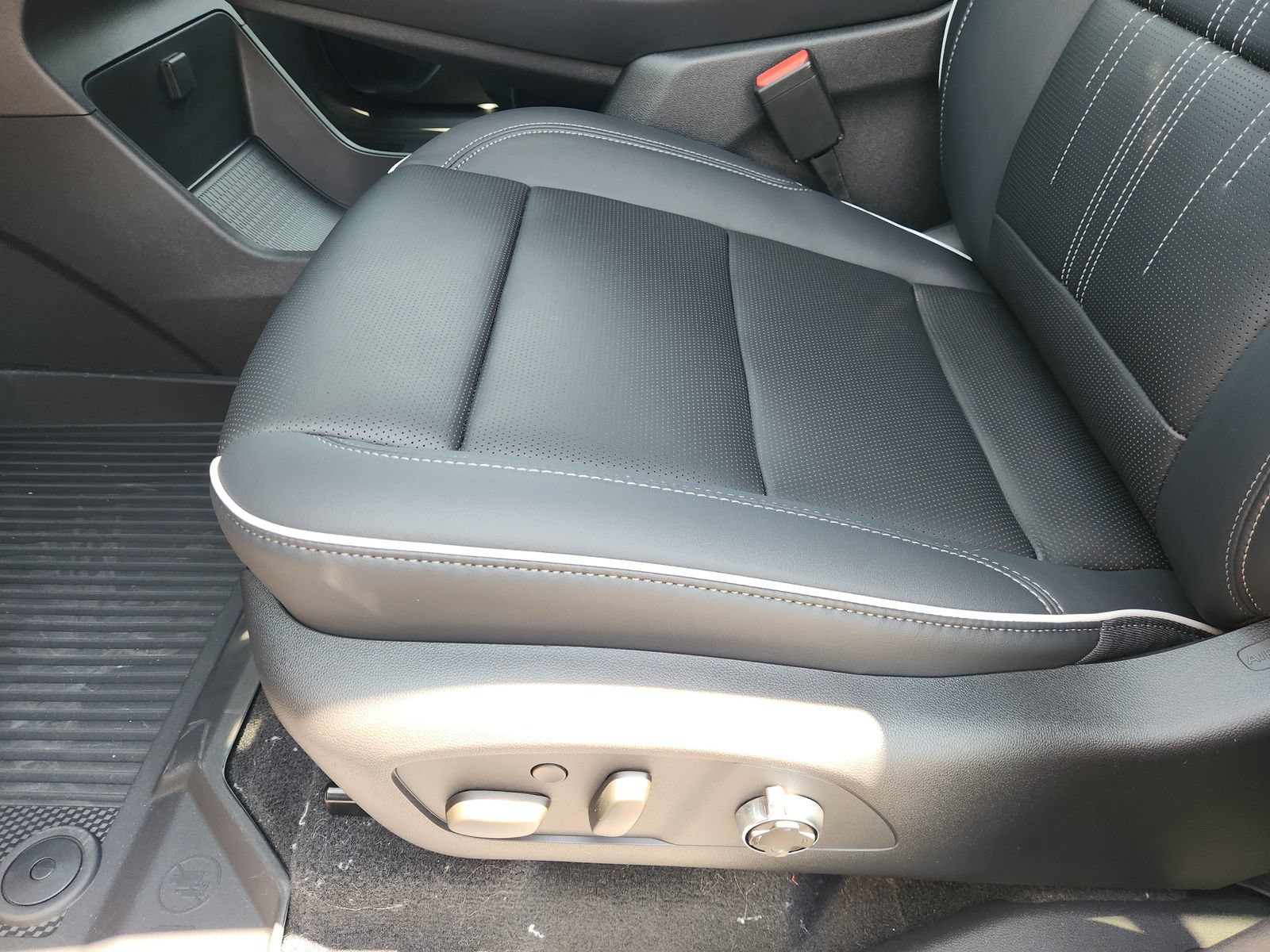 New 2026 Buick Enclave Avenir w/ Super Cruise Package FWD image 28