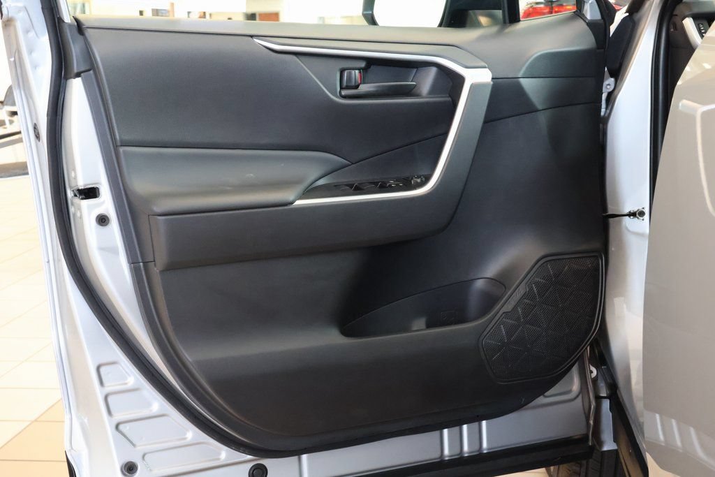 Used 2025 Toyota RAV4 LE AWD/4WD image 10