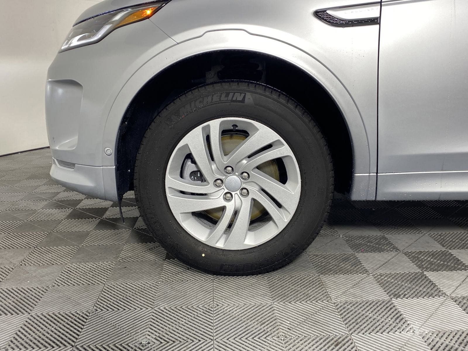 Used 2025 Land Rover Discovery Sport S image 10