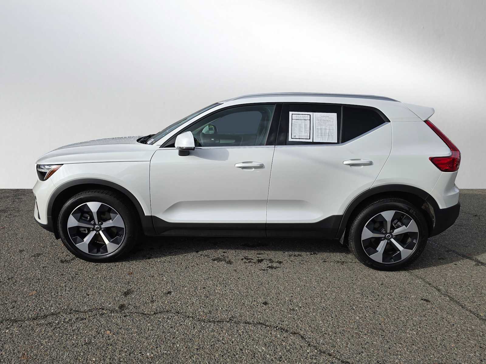 Certified 2025 Volvo XC40 B5 Core w/ Protection Package Premier image 6