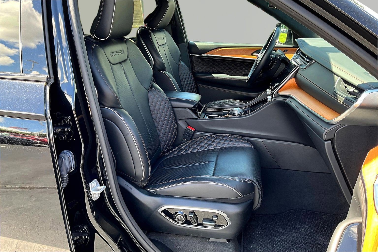 Used 2021 Jeep Grand Cherokee L Summit AWD/4WD image 30