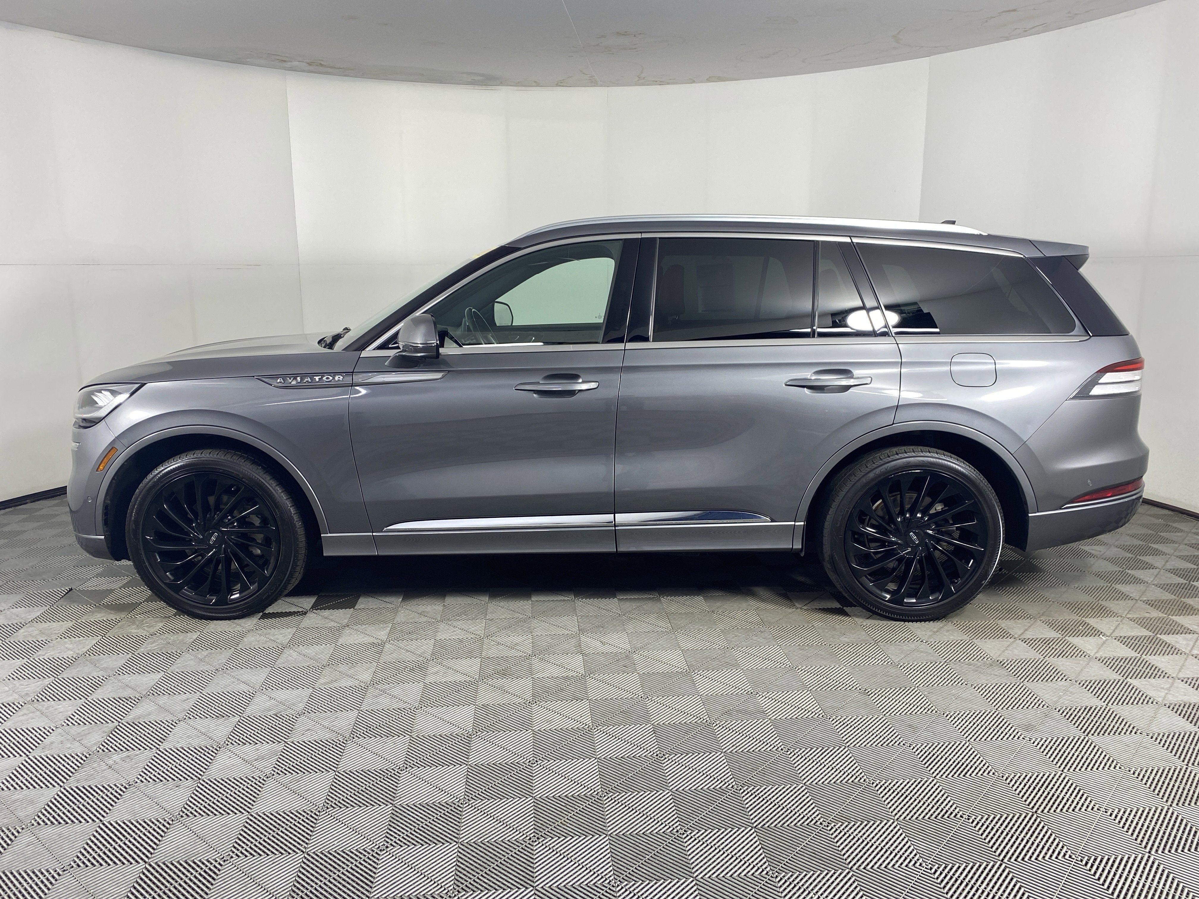 Used 2021 Lincoln Aviator Reserve w/ Equipment Group 208A image 12