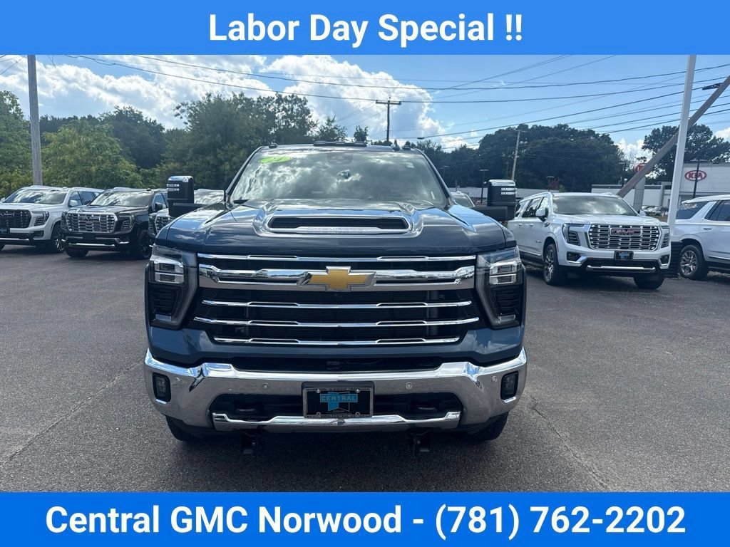 Used 2024 Chevrolet Silverado 2500 LTZ w/ LTZ Premium Package AWD/4WD image 8