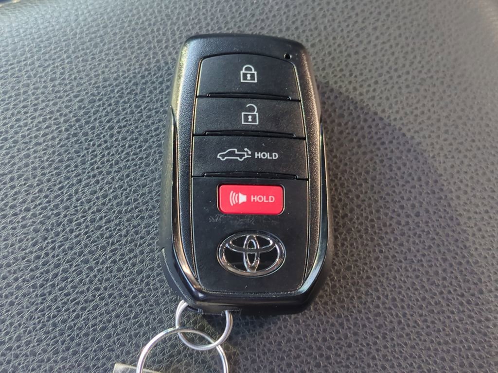 Used 2025 Toyota Tacoma Limited image 30