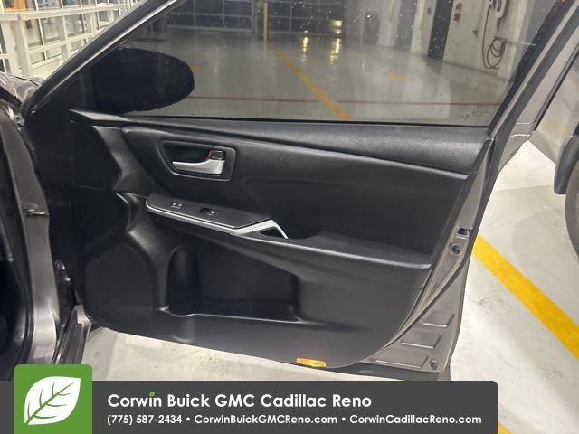 Used 2015 Toyota Camry SE w/ Moonroof Package FWD image 36