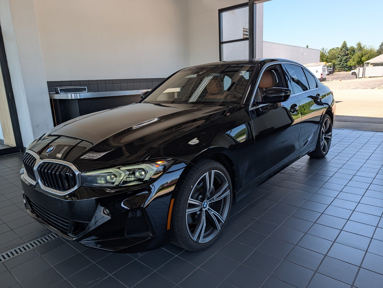 Used 2024 BMW 330i xDrive Sedan w/ Premium Package AWD/4WD image 7