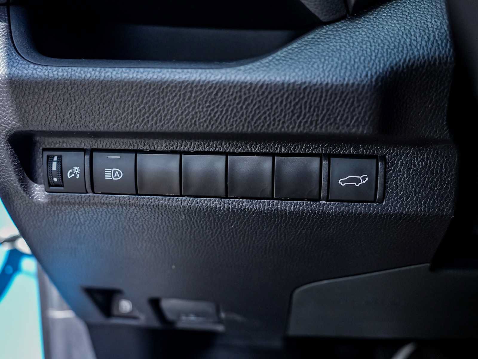 Used 2025 Toyota RAV4 XSE AWD/4WD image 18