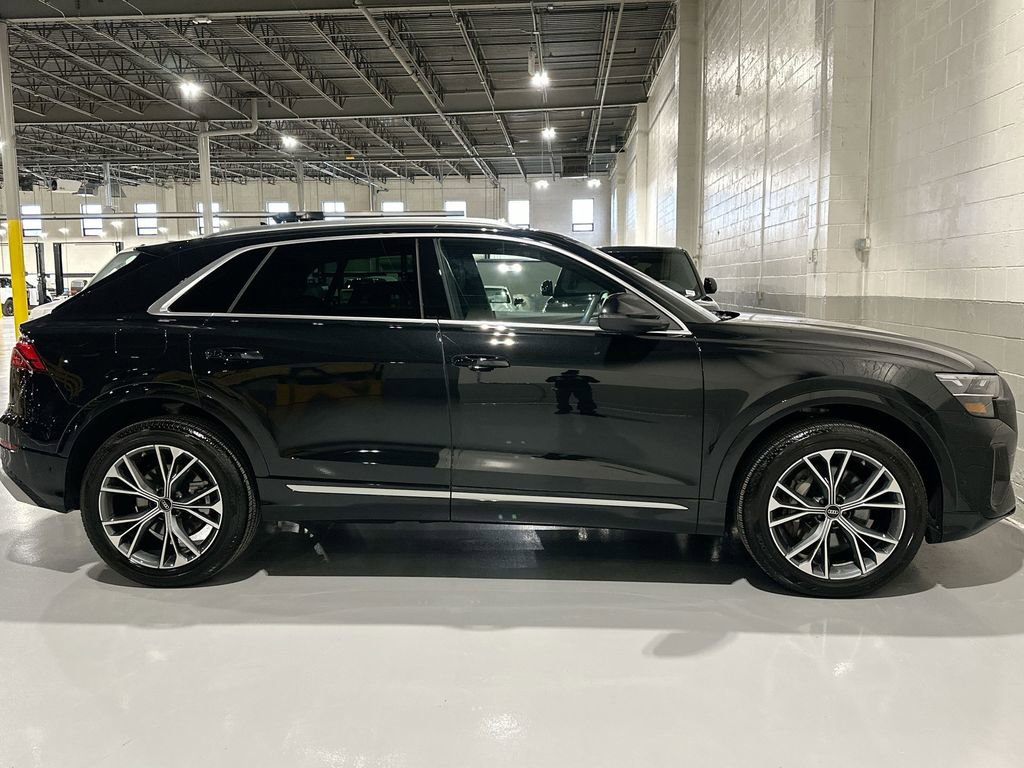 Used 2025 Audi Q8 Premium image 4