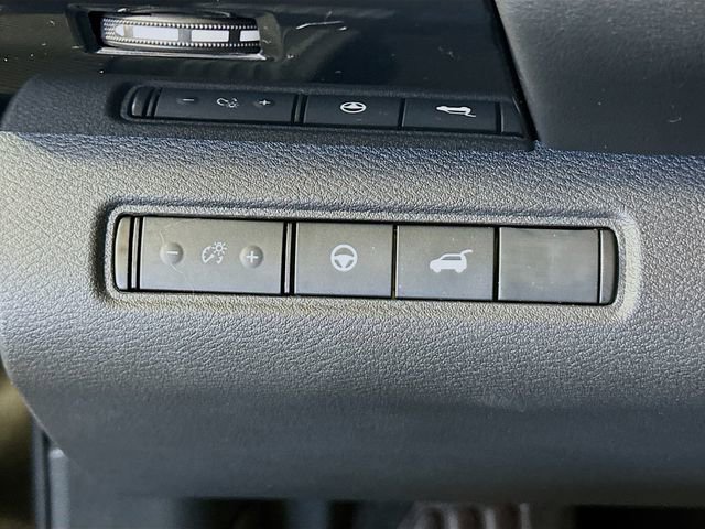 Used 2025 Nissan Pathfinder SV image 11