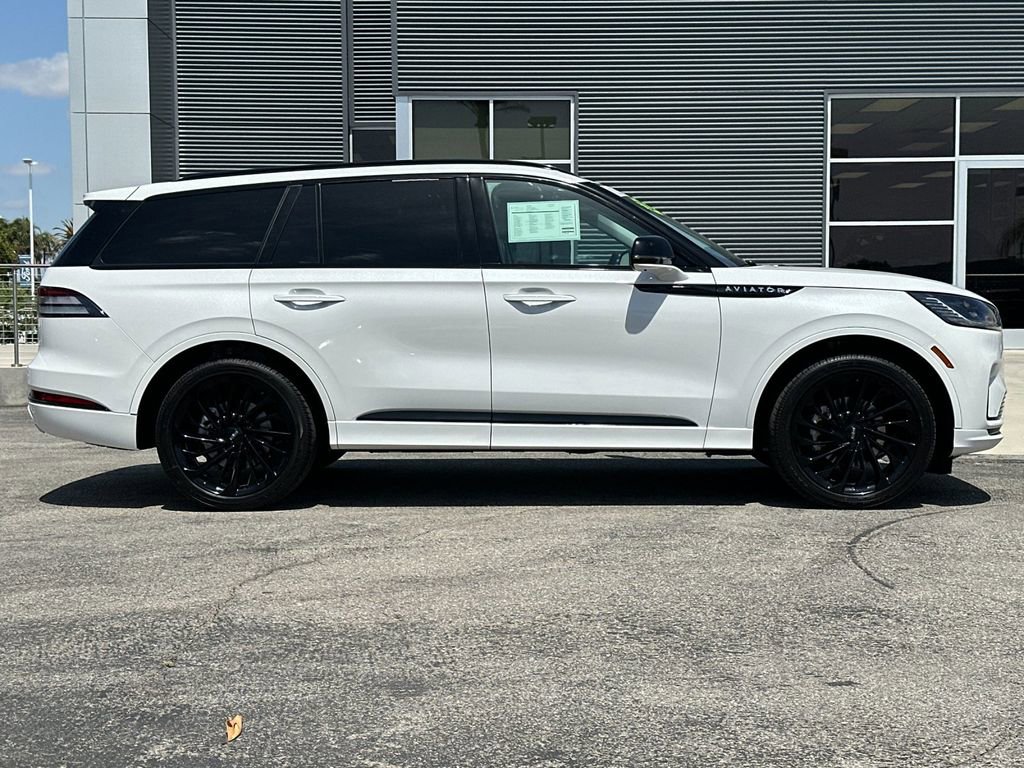 Certified 2025 Lincoln Aviator Reserve w/ Equipment Group 201A AWD/4WD image 2