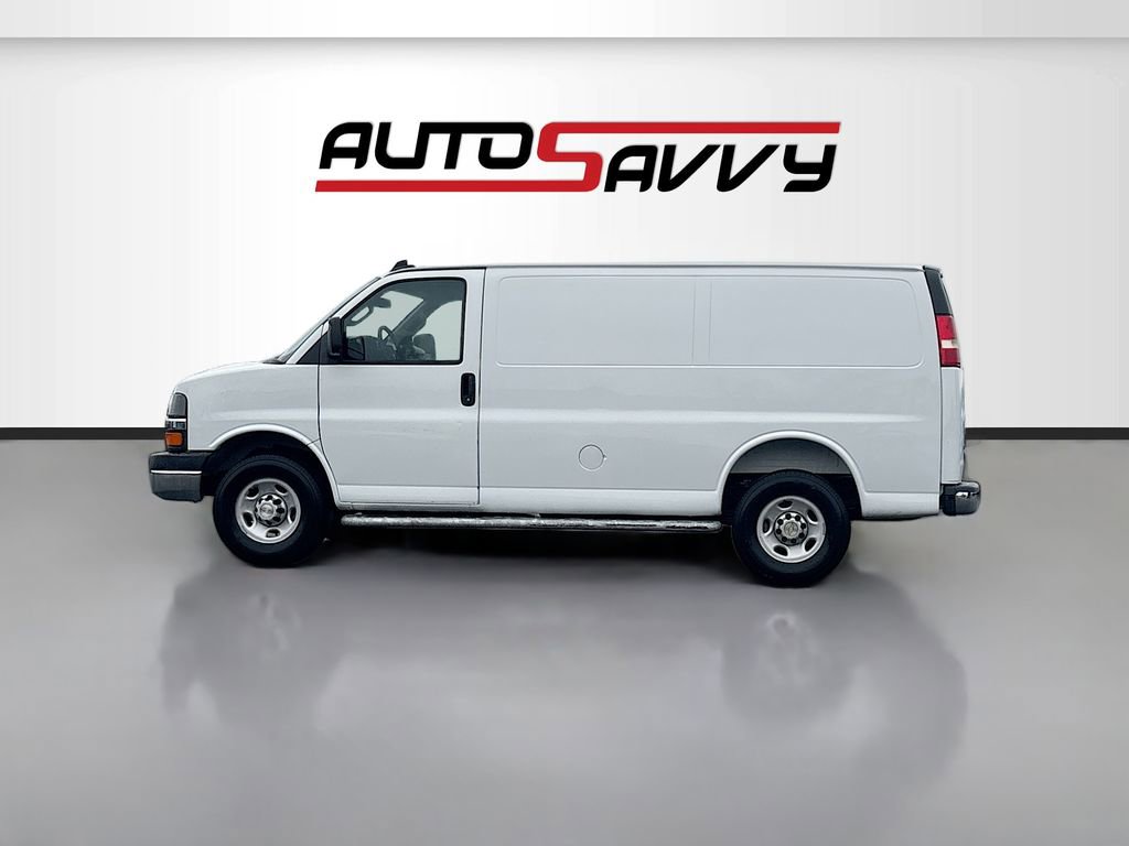 Used 2025 Chevrolet Express 2500 w/ Driver Convenience Package RWD image 4