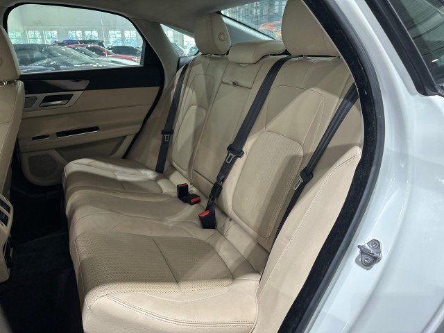 Used 2017 Jaguar XF Prestige RWD image 6
