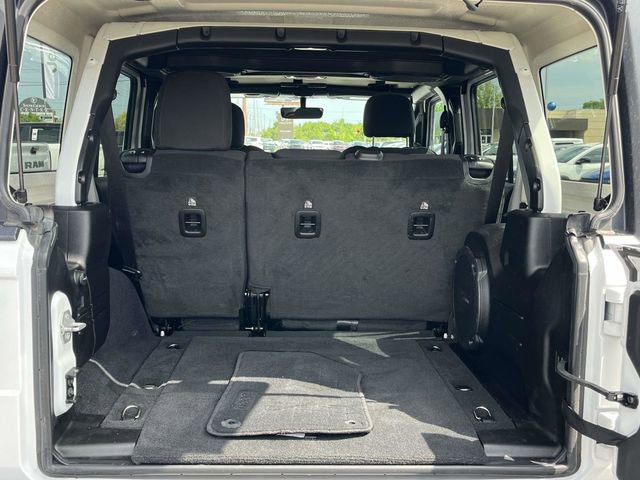 Used 2022 Jeep Wrangler Unlimited Sahara w/ Cold Weather Group image 20