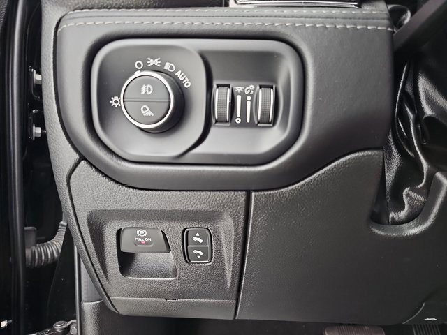 Used 2022 RAM 1500 Limited image 32