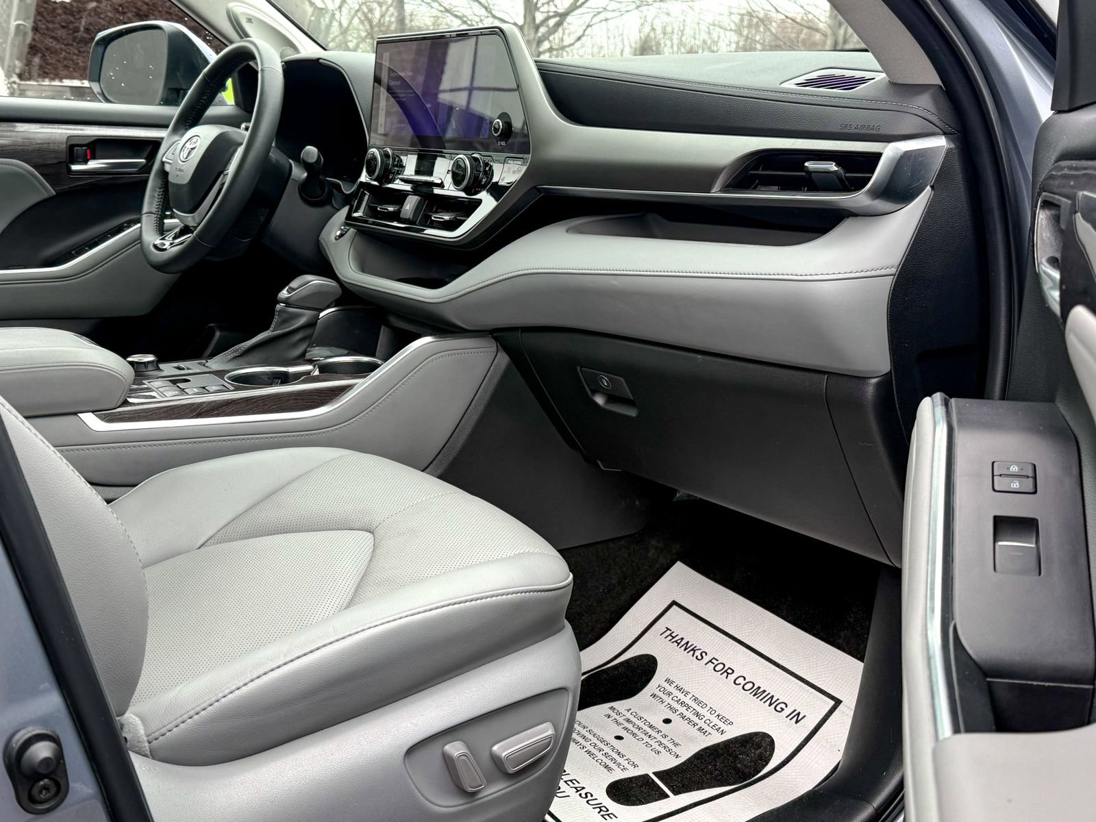 Used 2023 Toyota Highlander Limited image 12
