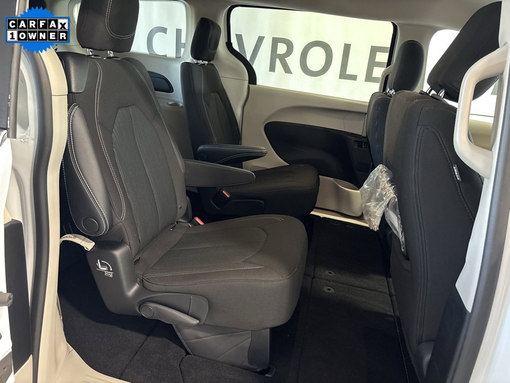 Used 2022 Chrysler Voyager LX image 28