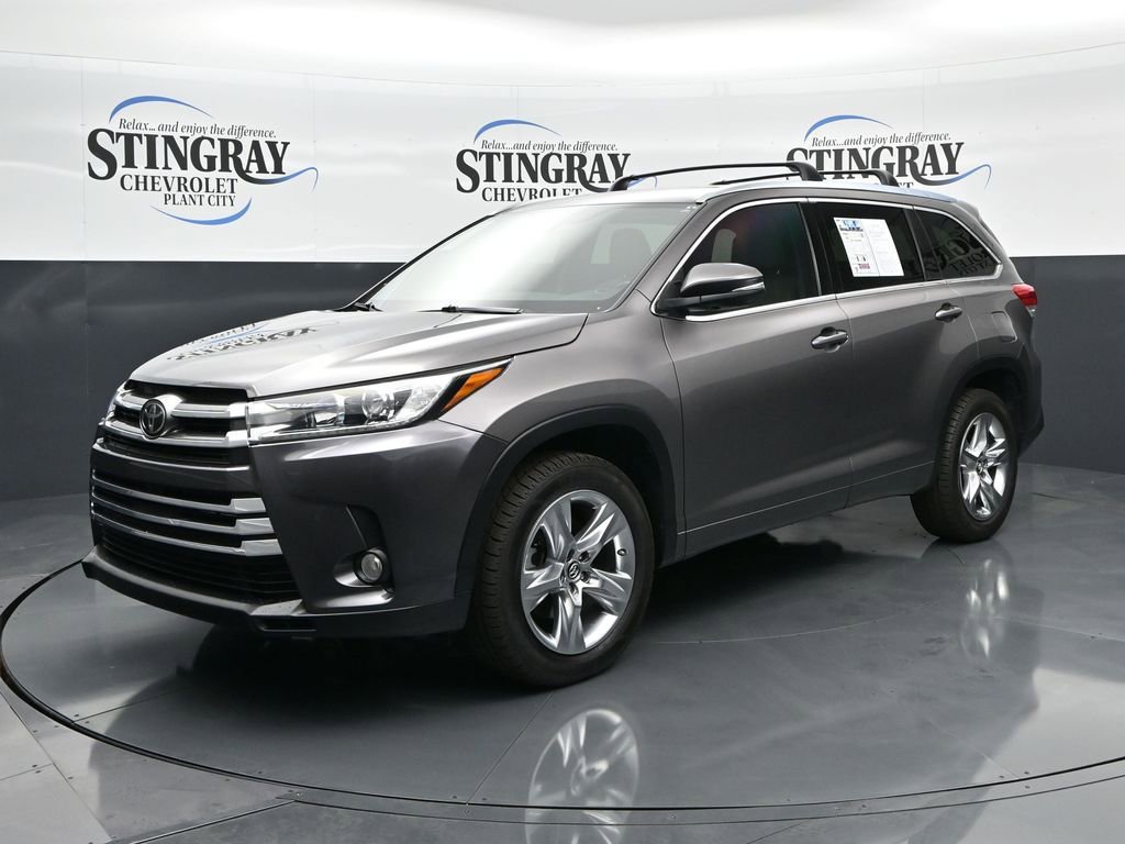 Used 2017 Toyota Highlander Limited image 3